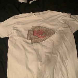 Chiefs t shirt for 20$ size is XL